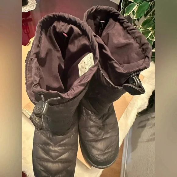 The North Face Black Snow Boots Women's - Size 7 - Picture 8 of 10